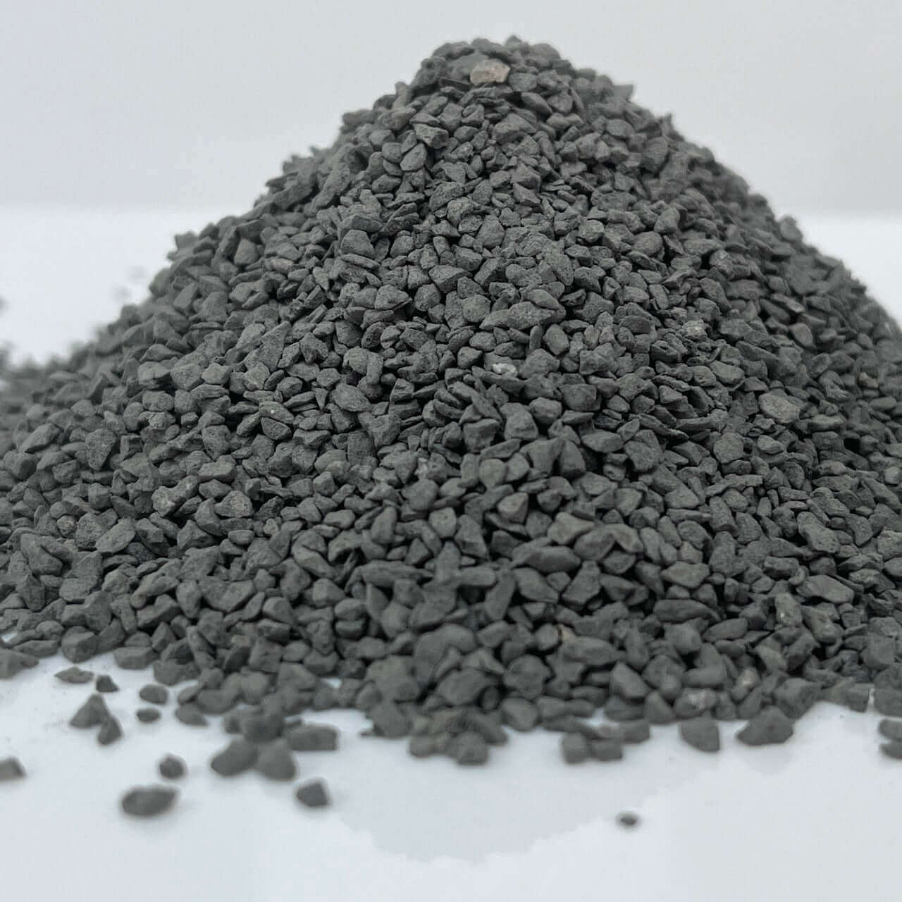 Basalt gravel 7200 CGS paramagnetism