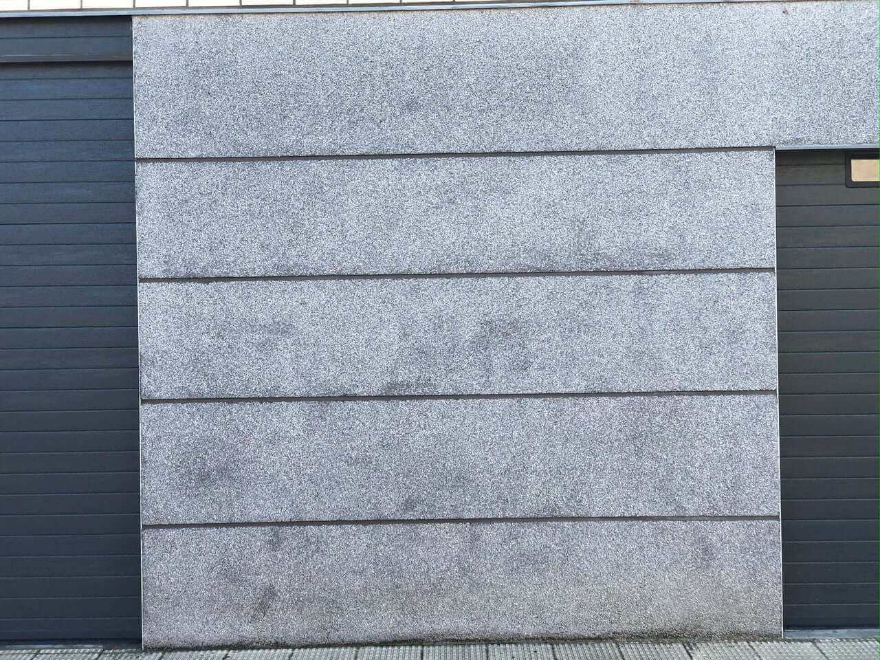 Mortier monolayé aride projeté pour façades